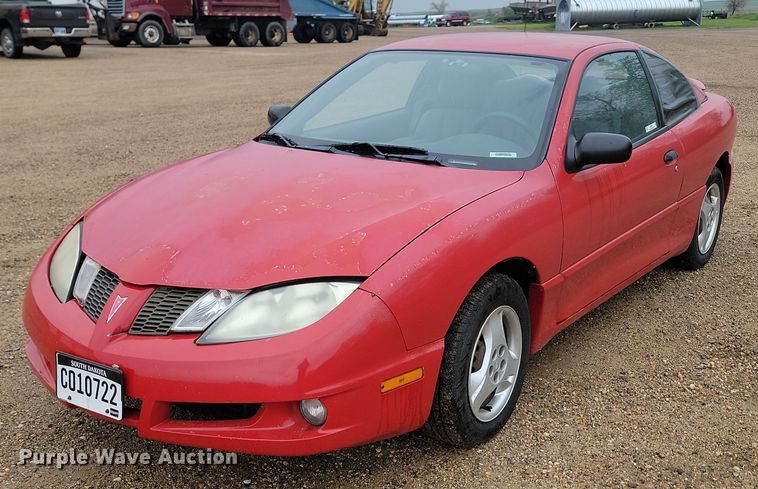 image for item NZ9877 2004 Pontiac  Sunfire 