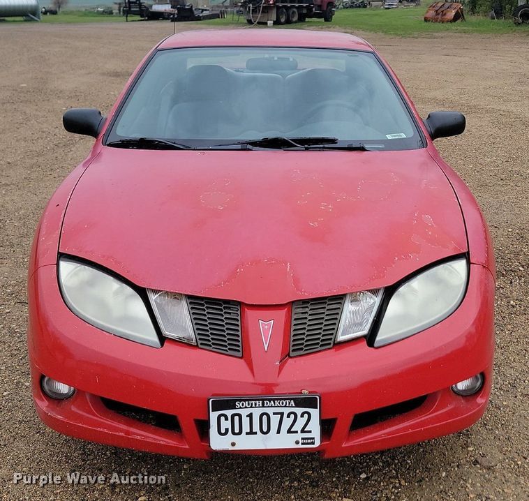 image for item NZ9877 2004 Pontiac  Sunfire 