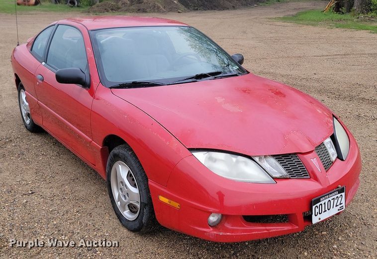 image for item NZ9877 2004 Pontiac  Sunfire 