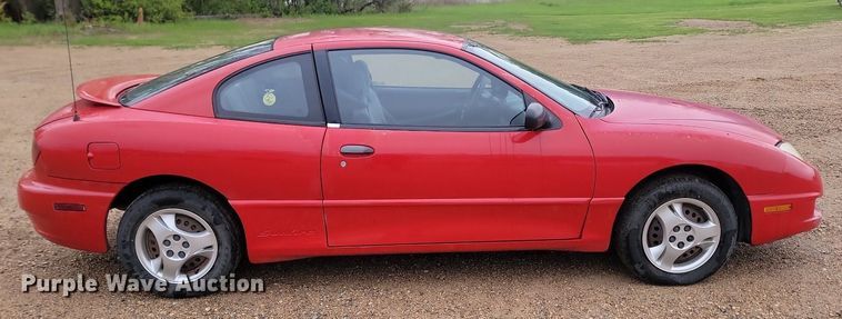 image for item NZ9877 2004 Pontiac  Sunfire 