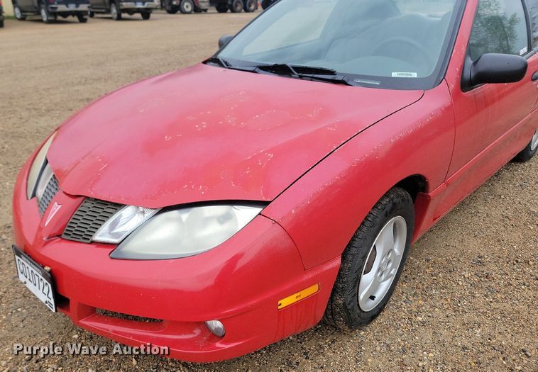 image for item NZ9877 2004 Pontiac  Sunfire 