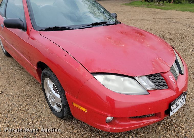 image for item NZ9877 2004 Pontiac  Sunfire 