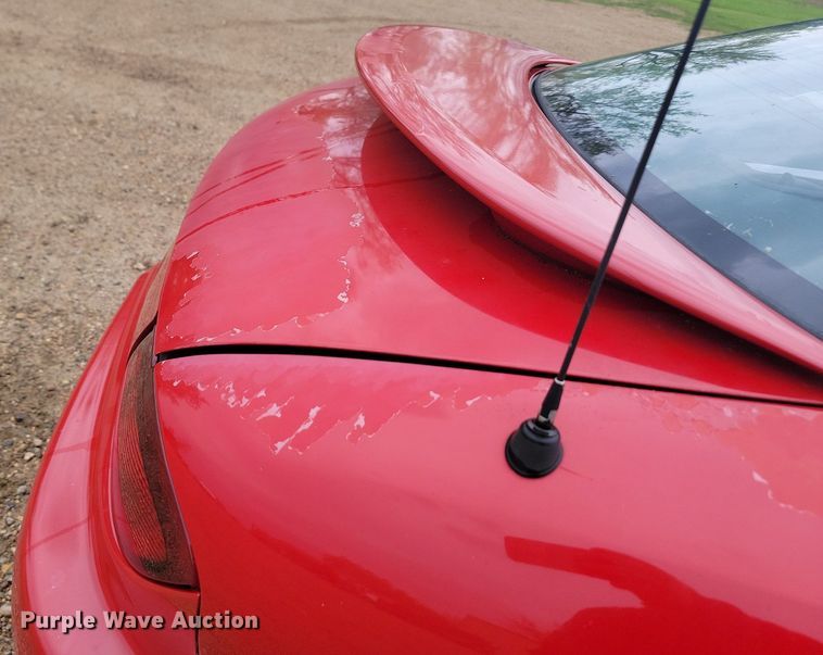 image for item NZ9877 2004 Pontiac  Sunfire 