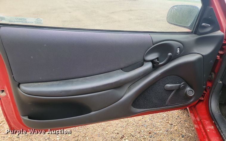 image for item NZ9877 2004 Pontiac  Sunfire 