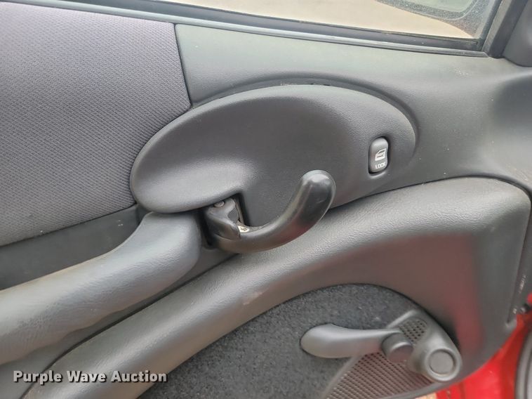 image for item NZ9877 2004 Pontiac  Sunfire 