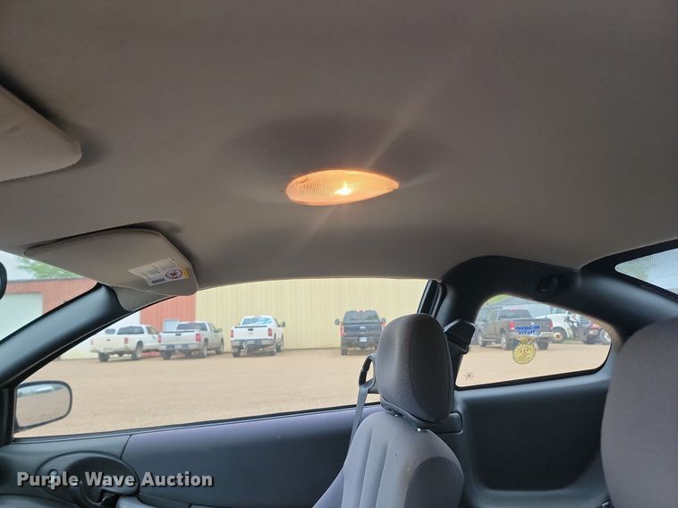 image for item NZ9877 2004 Pontiac  Sunfire 