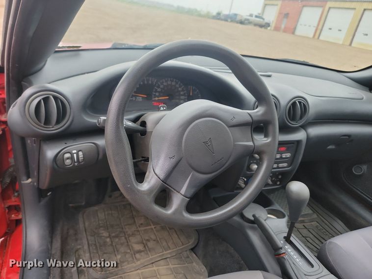 image for item NZ9877 2004 Pontiac  Sunfire 