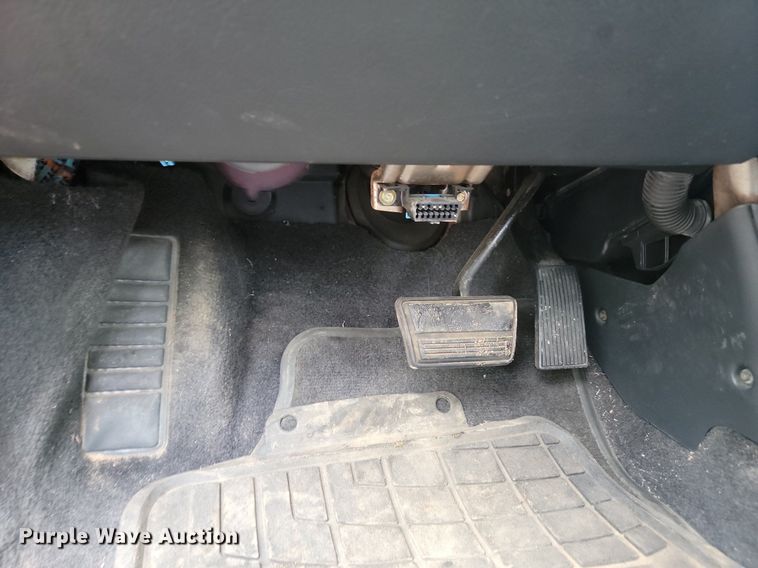 image for item NZ9877 2004 Pontiac  Sunfire 