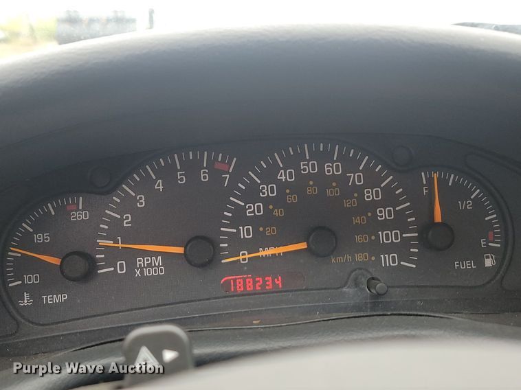 image for item NZ9877 2004 Pontiac  Sunfire 