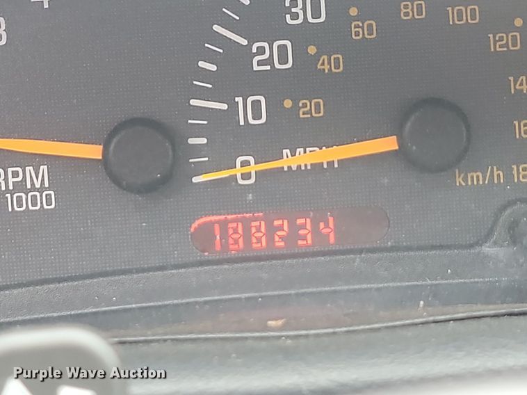 image for item NZ9877 2004 Pontiac  Sunfire 