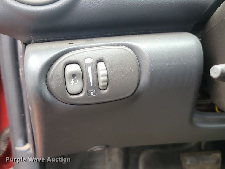 image for item NZ9877 2004 Pontiac  Sunfire 