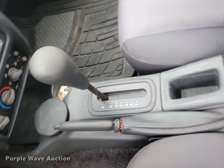 image for item NZ9877 2004 Pontiac  Sunfire 