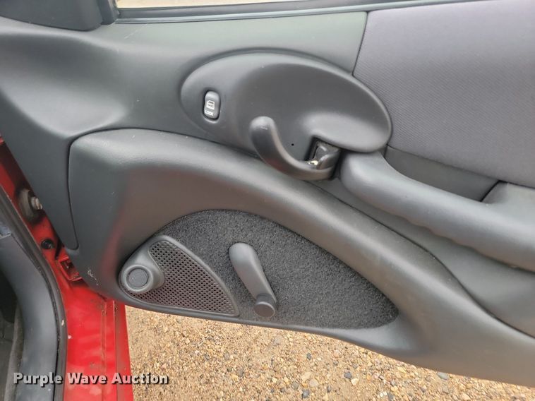 image for item NZ9877 2004 Pontiac  Sunfire 