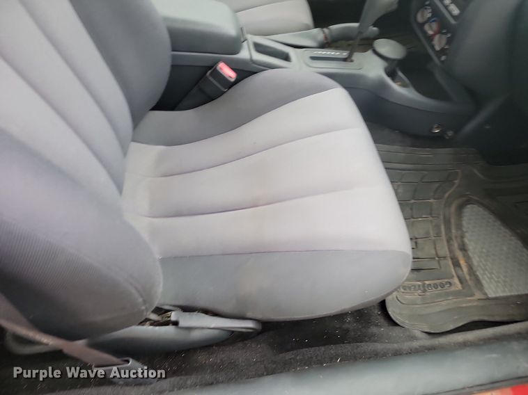 image for item NZ9877 2004 Pontiac  Sunfire 