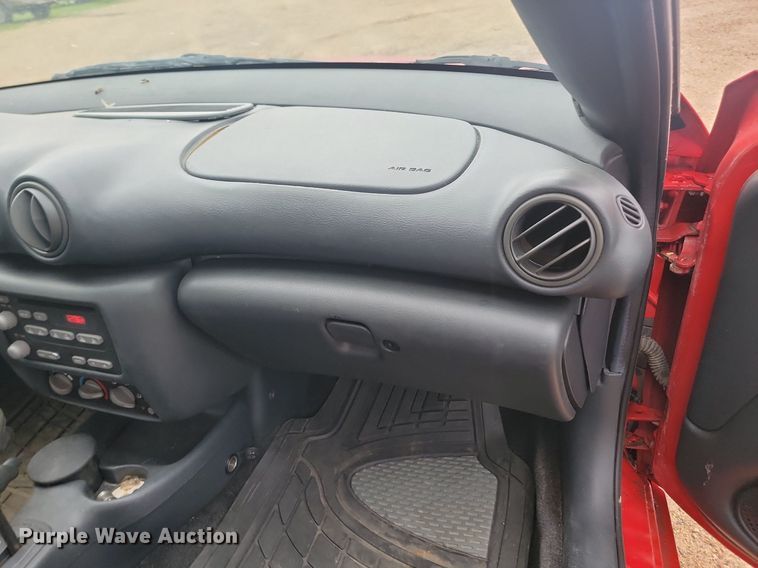 image for item NZ9877 2004 Pontiac  Sunfire 