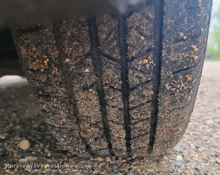 image for item NZ9877 2004 Pontiac  Sunfire 