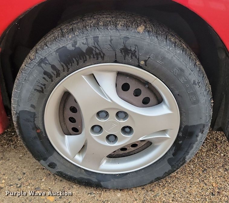 image for item NZ9877 2004 Pontiac  Sunfire 