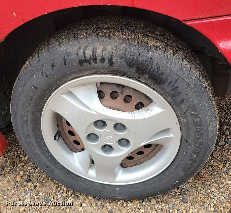 image for item NZ9877 2004 Pontiac  Sunfire 