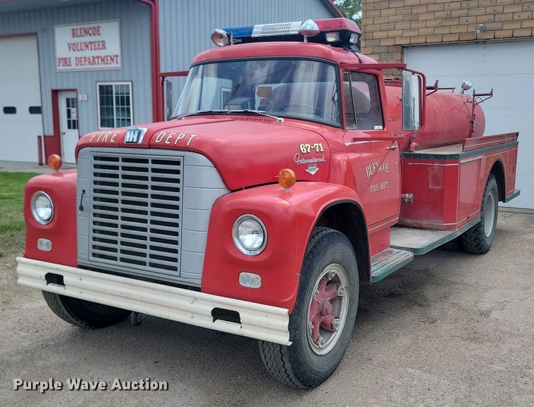 image for item NZ9886 1962 International  Loadstar 1700 pumper fire truck