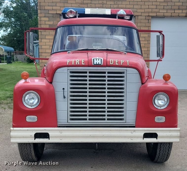 image for item NZ9886 1962 International  Loadstar 1700 pumper fire truck