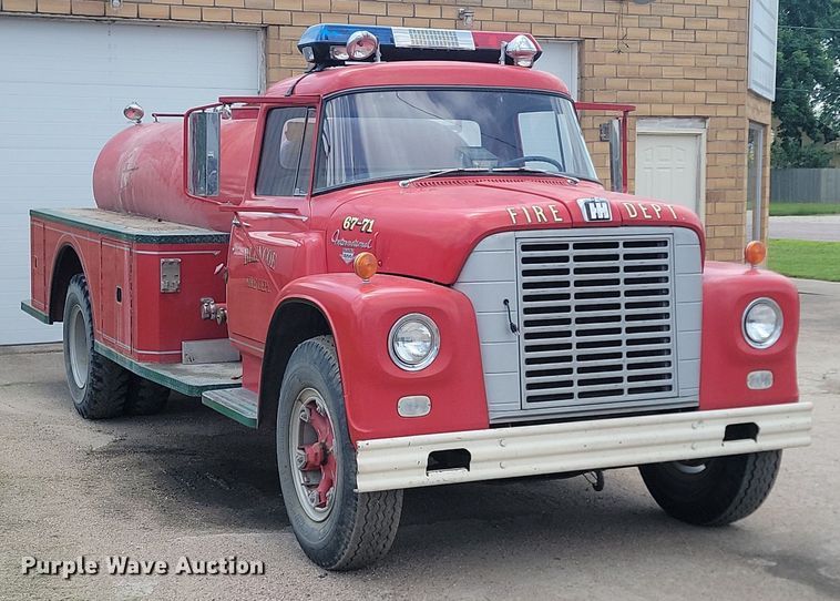 image for item NZ9886 1962 International  Loadstar 1700 pumper fire truck