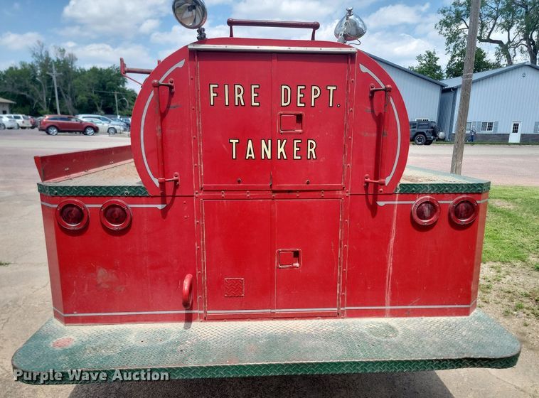 image for item NZ9886 1962 International  Loadstar 1700 pumper fire truck