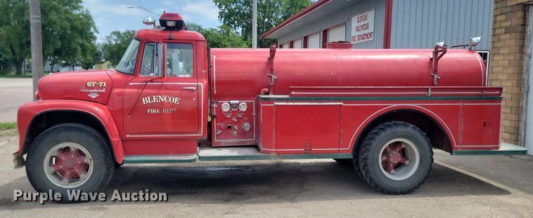 image for item NZ9886 1962 International  Loadstar 1700 pumper fire truck