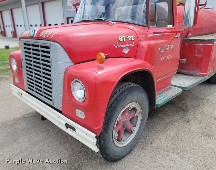 image for item NZ9886 1962 International  Loadstar 1700 pumper fire truck