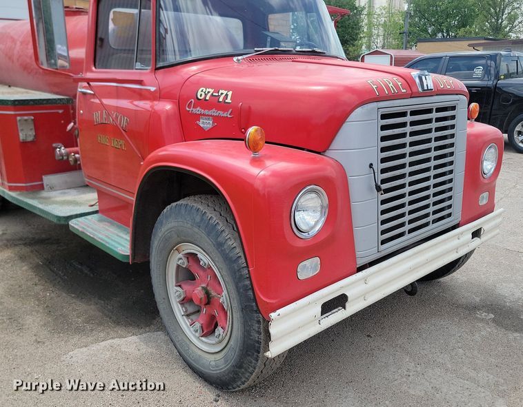 image for item NZ9886 1962 International  Loadstar 1700 pumper fire truck