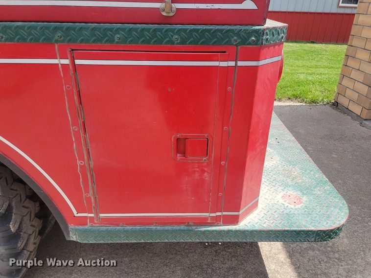 image for item NZ9886 1962 International  Loadstar 1700 pumper fire truck