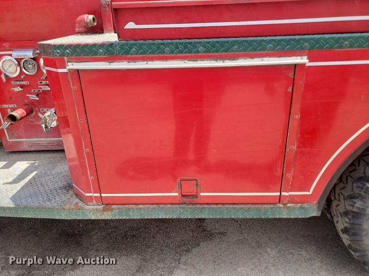 image for item NZ9886 1962 International  Loadstar 1700 pumper fire truck