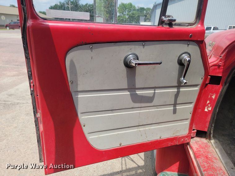 image for item NZ9886 1962 International  Loadstar 1700 pumper fire truck