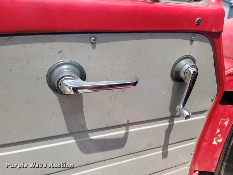 image for item NZ9886 1962 International  Loadstar 1700 pumper fire truck