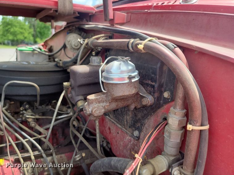 image for item NZ9886 1962 International  Loadstar 1700 pumper fire truck