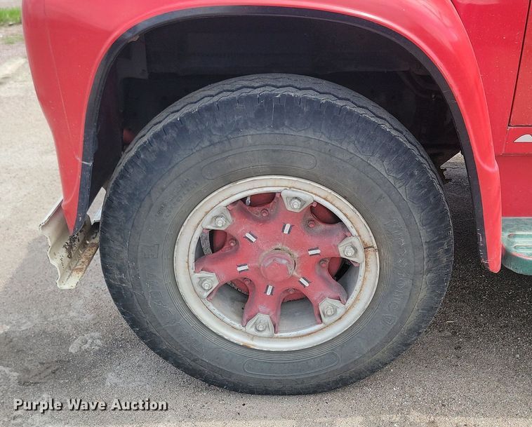 image for item NZ9886 1962 International  Loadstar 1700 pumper fire truck