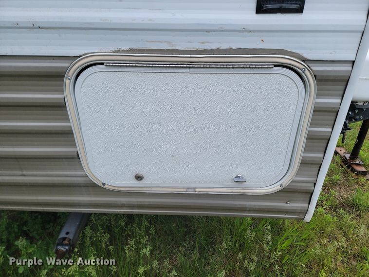 image for item NZ9887 2011 Skyline Layton camper