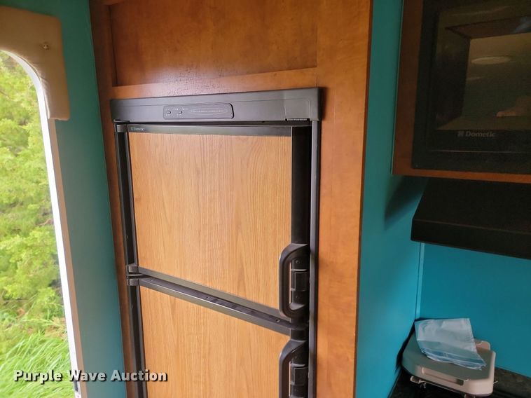 image for item NZ9887 2011 Skyline Layton camper