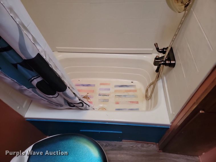 image for item NZ9887 2011 Skyline Layton camper