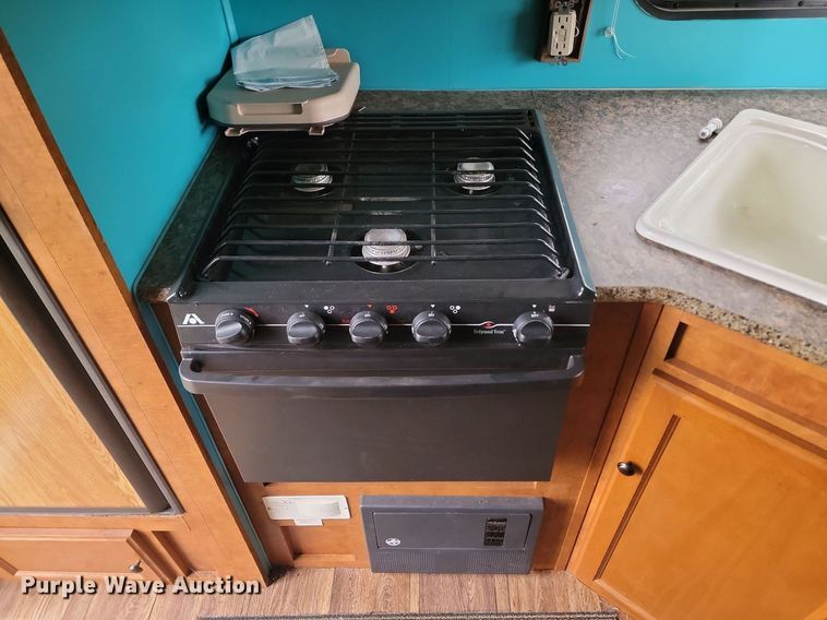 image for item NZ9887 2011 Skyline Layton camper