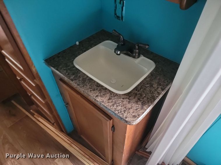 image for item NZ9887 2011 Skyline Layton camper