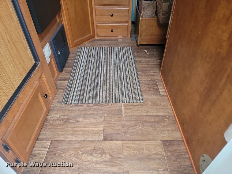 image for item NZ9887 2011 Skyline Layton camper