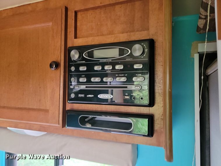 image for item NZ9887 2011 Skyline Layton camper