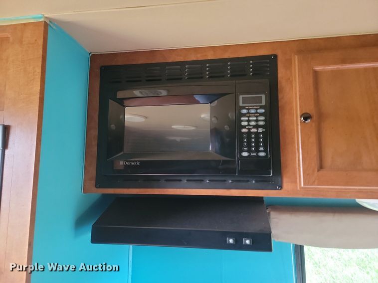 image for item NZ9887 2011 Skyline Layton camper