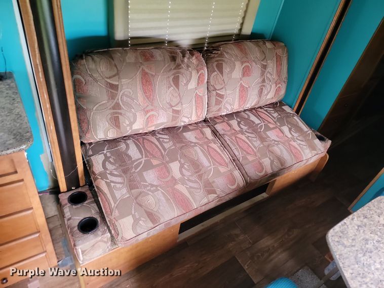 image for item NZ9887 2011 Skyline Layton camper