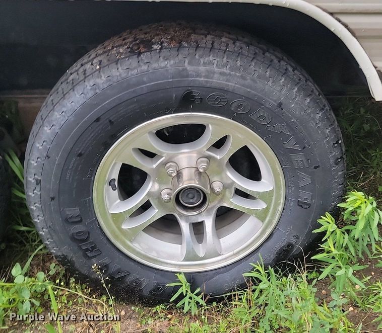 image for item NZ9887 2011 Skyline Layton camper