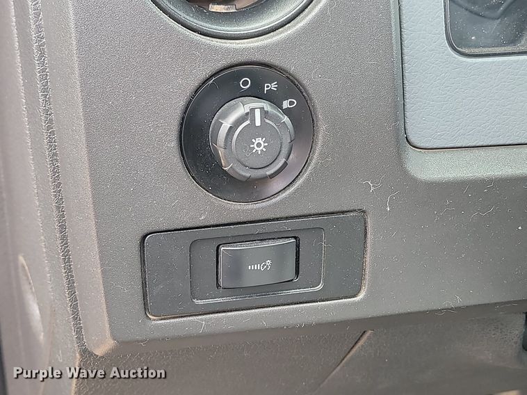 image for item NZ9889 2013 Ford  F150 XL SuperCab pickup truck