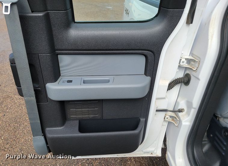 image for item NZ9889 2013 Ford  F150 XL SuperCab pickup truck