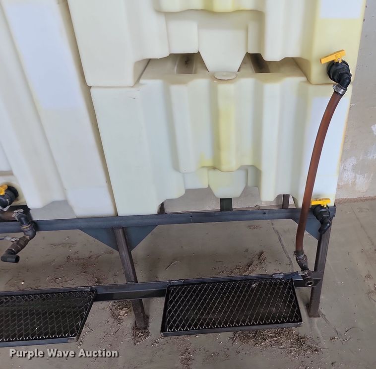 image for item NZ9899 Lube tanks