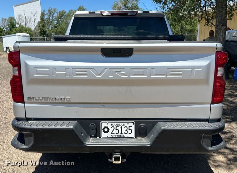 image for item OI9111 2021 Chevrolet Silverado 1500 Crew Cab pickup truck