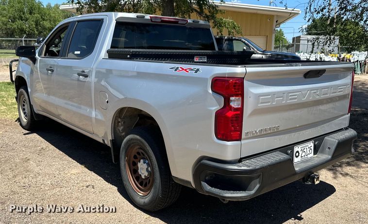 image for item OI9111 2021 Chevrolet Silverado 1500 Crew Cab pickup truck